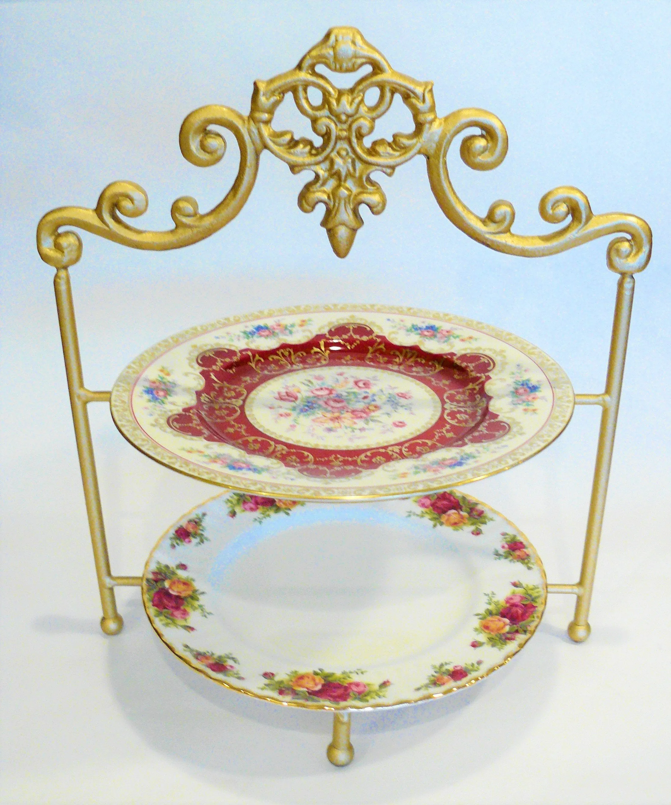 3-Tier Gold Metal Stand