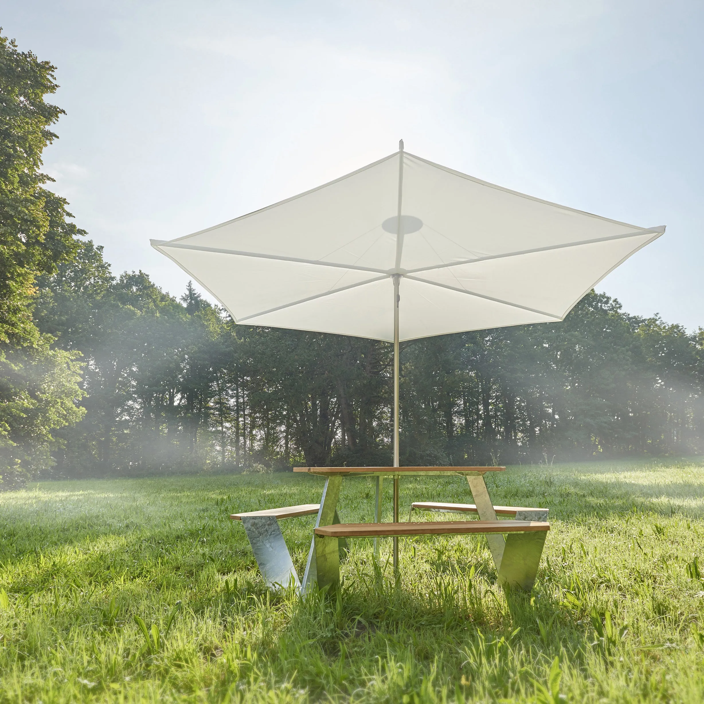 Anker Picnic Table