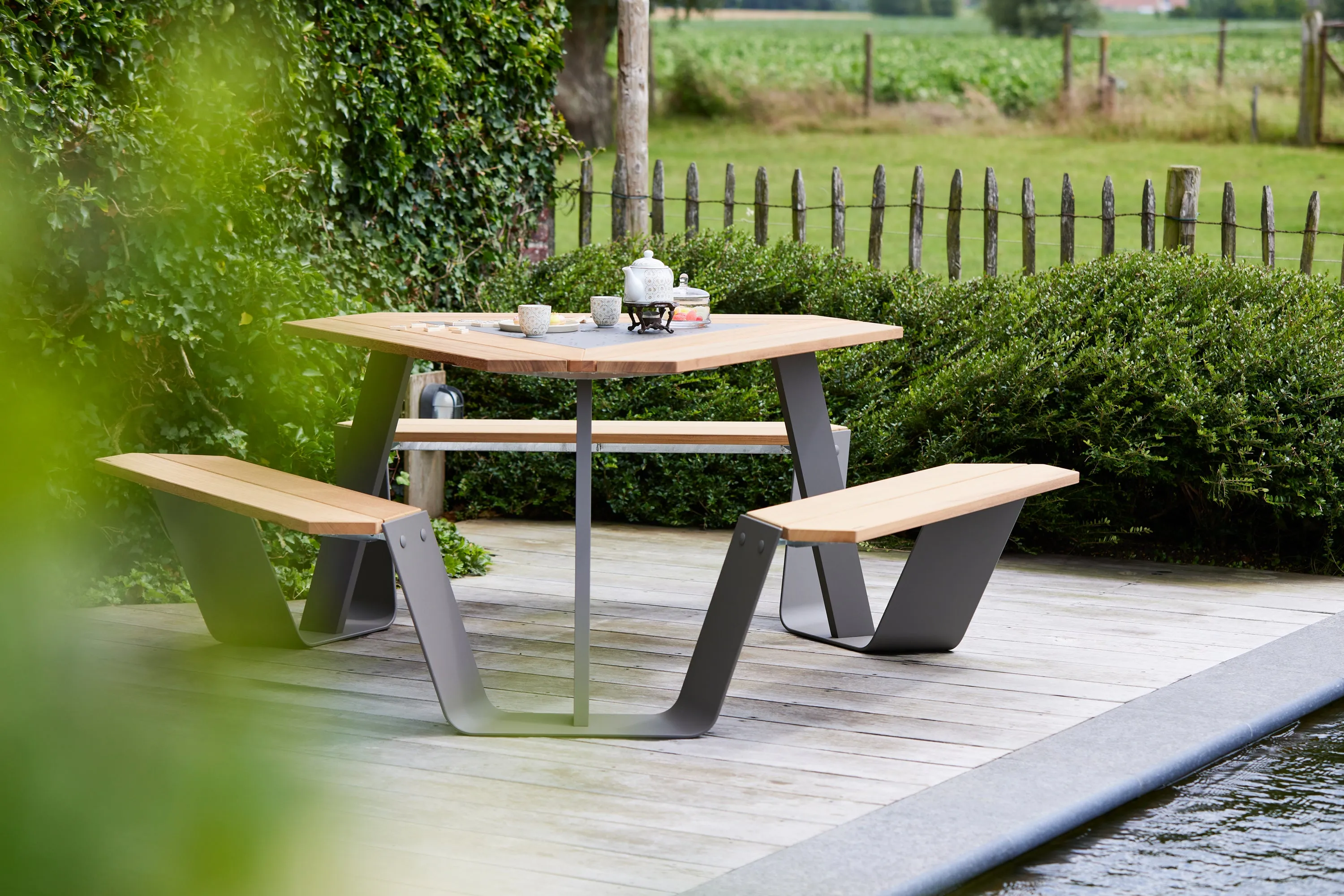 Anker Picnic Table