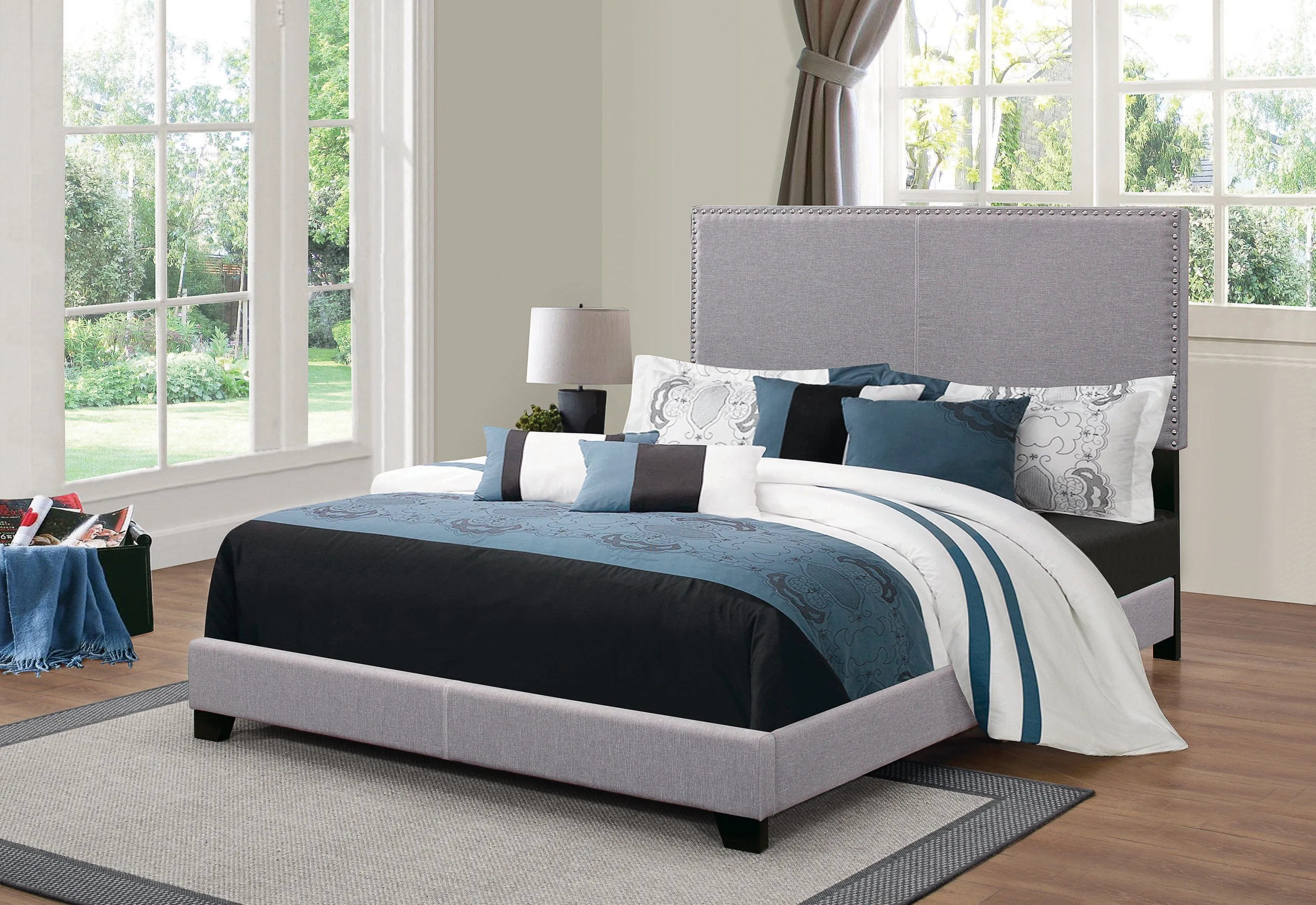 Boyd Queen Upholstered Bed With Nailhead Trim Grey - 350071Q