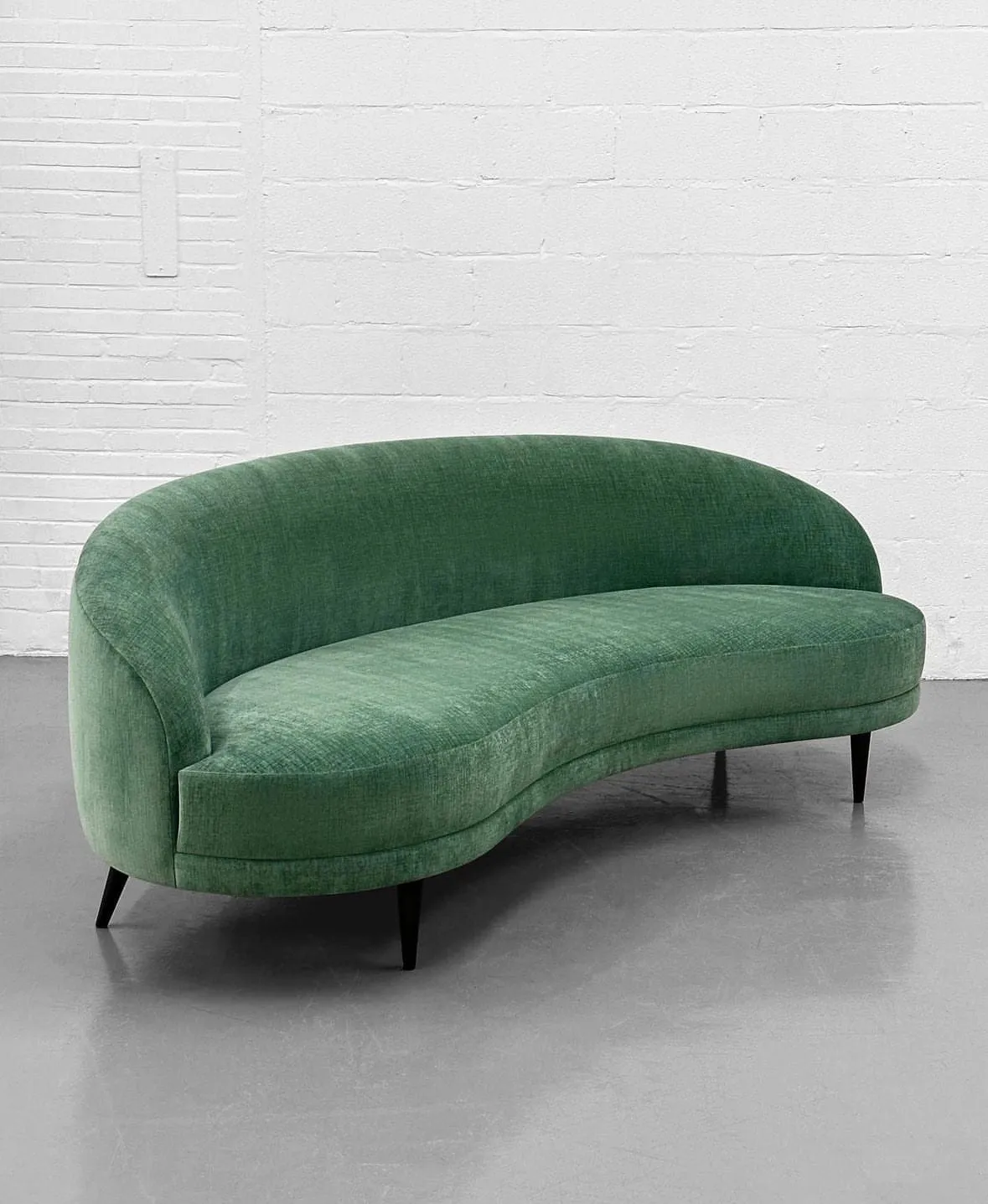 Kanen Scratch Resistant Curve Sofa