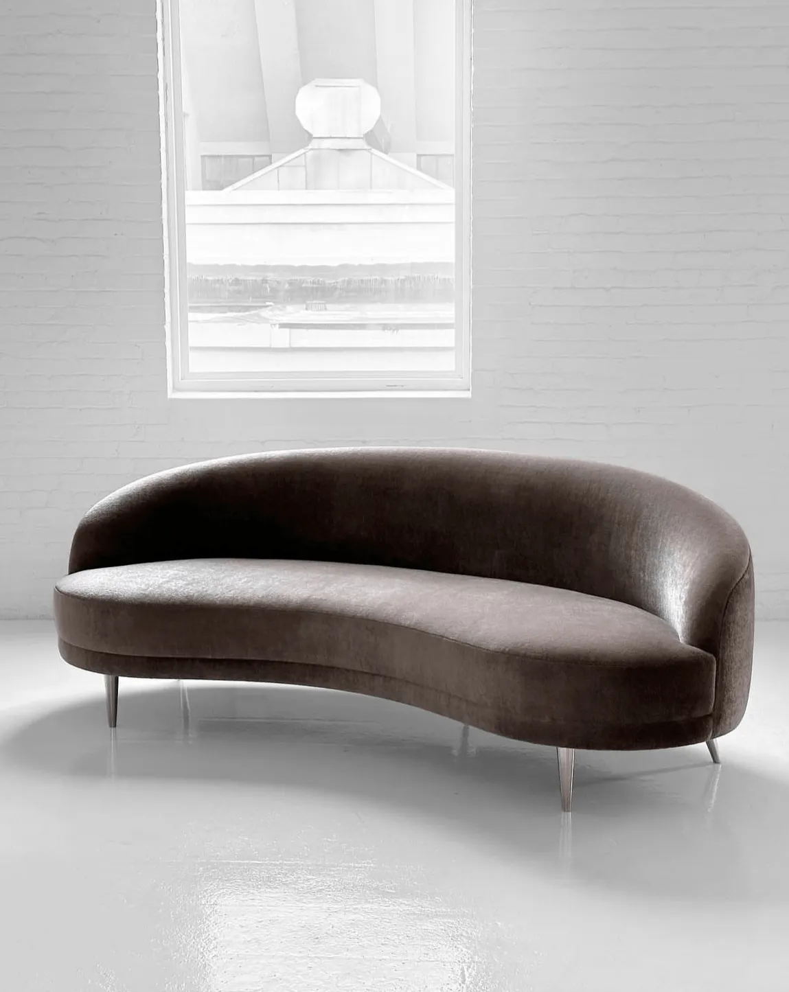 Kanen Scratch Resistant Curve Sofa